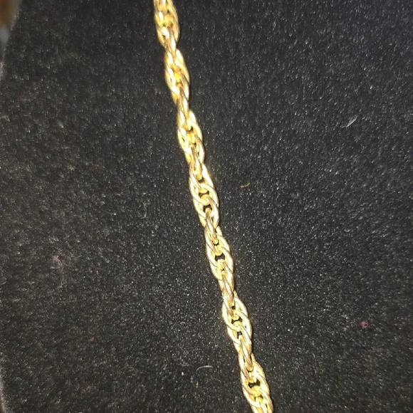 Gold Filigree Medallion Necklace - Women Jewelry - Picture 3 of 4